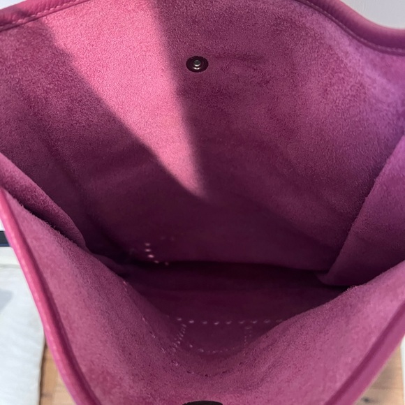 Plum leather Hermes Clemence Evelyne III - Picture 13 of 14